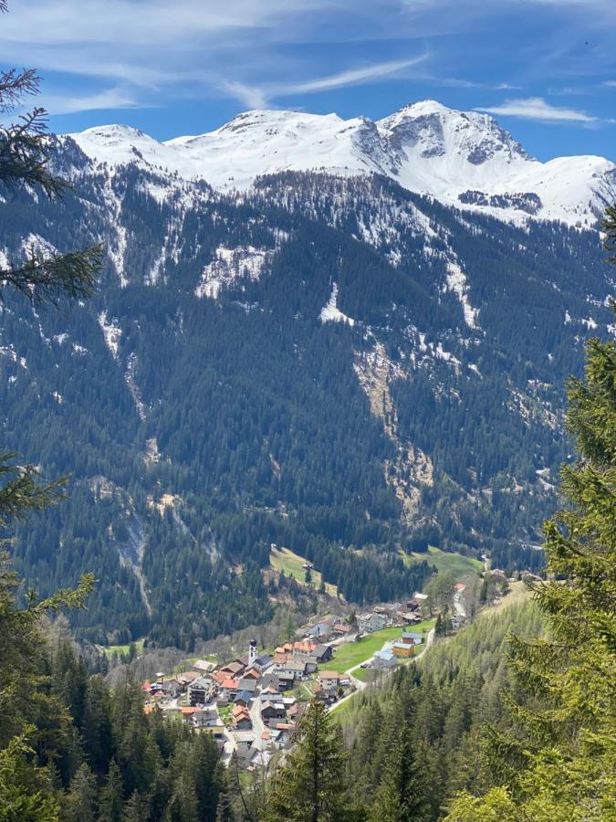 Bambi Lodge Ferienwohnung Auf Knapp 1400 M Nahe Arosa Peist Luaran gambar